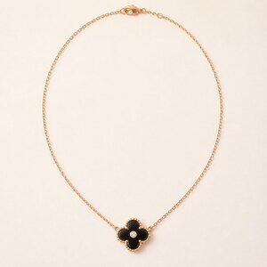 Van Cleef & Arpels Elegant Signature Necklace Style 5 | New with Box